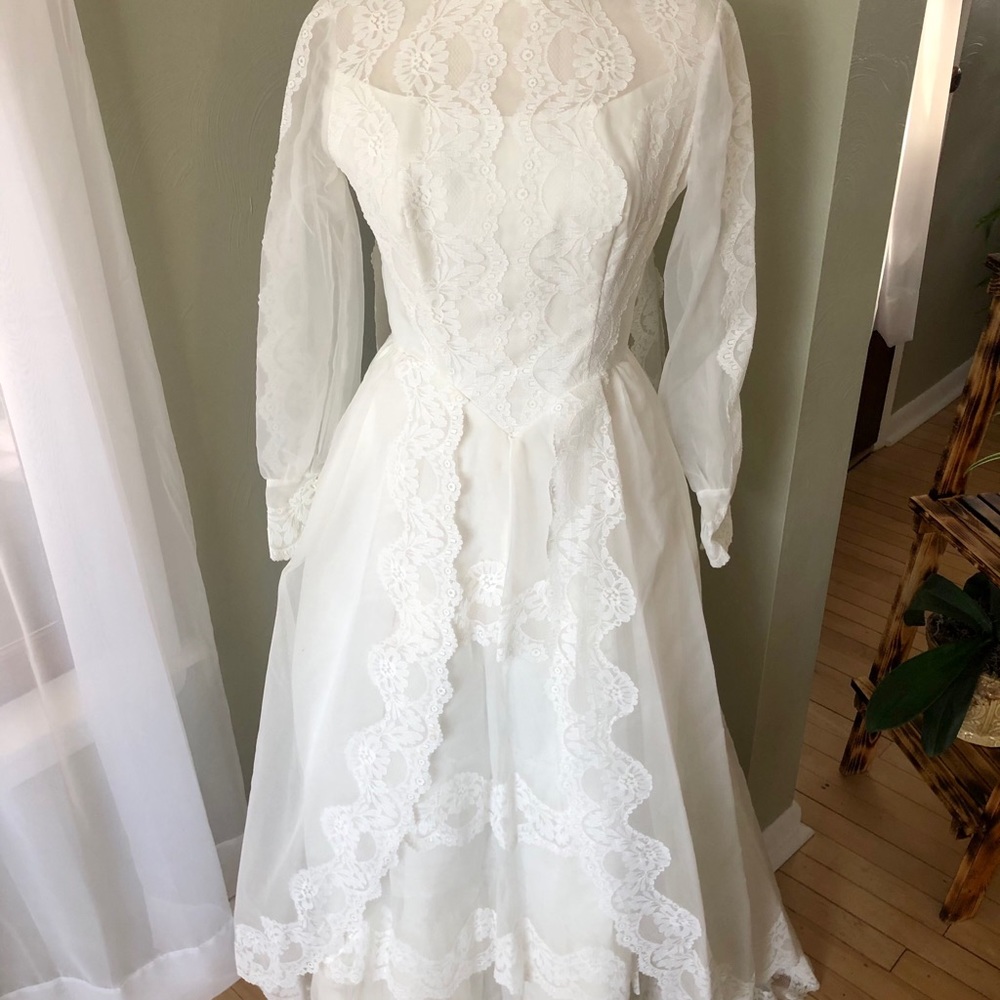 Vintage wedding dress immaculate condition size 6 - Picture 2 of 12
